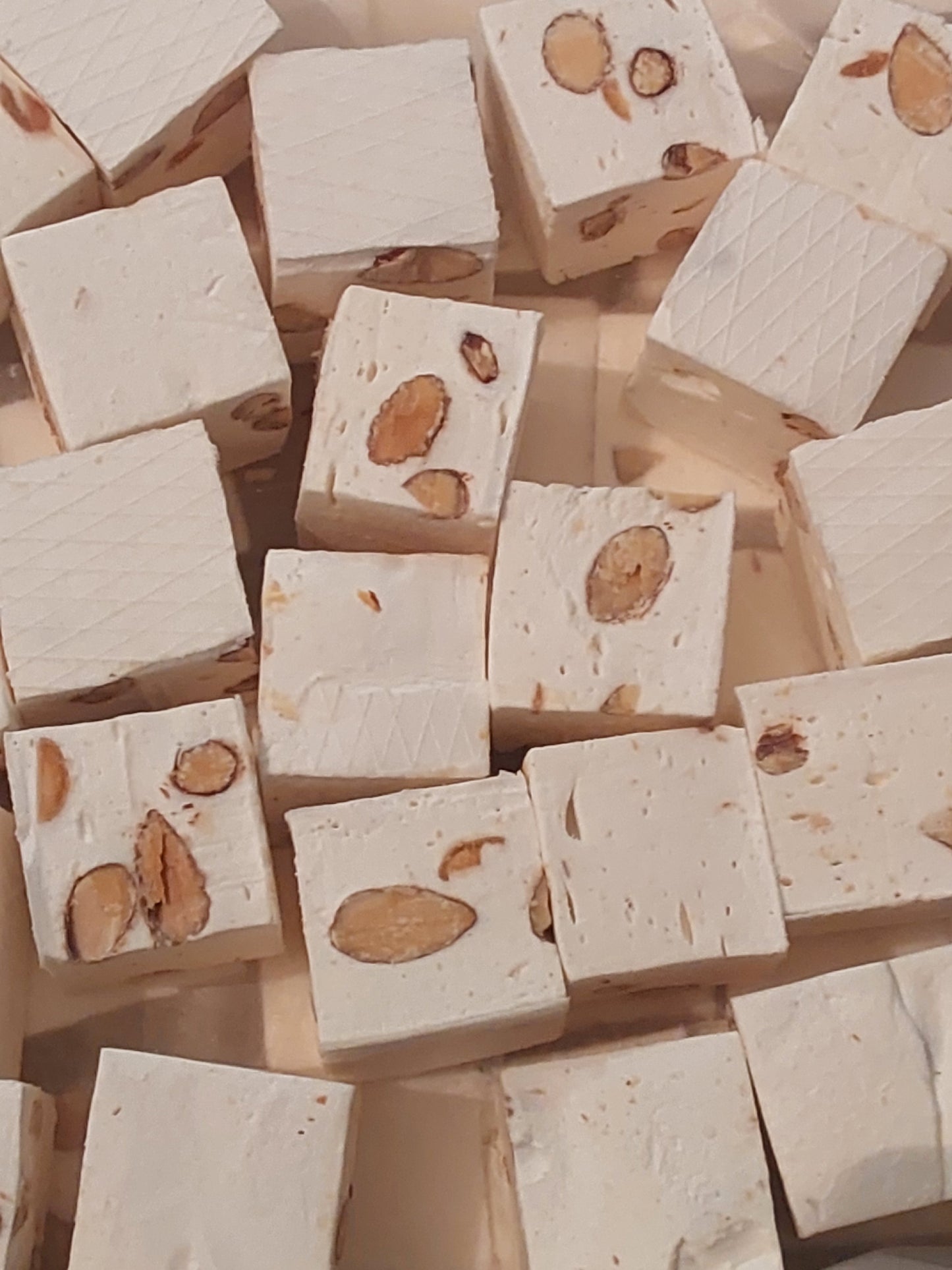 Cube de nougat aux amandes par 10