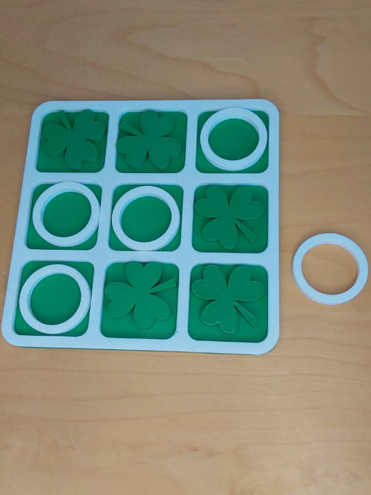 Jeu de morpion trèfle